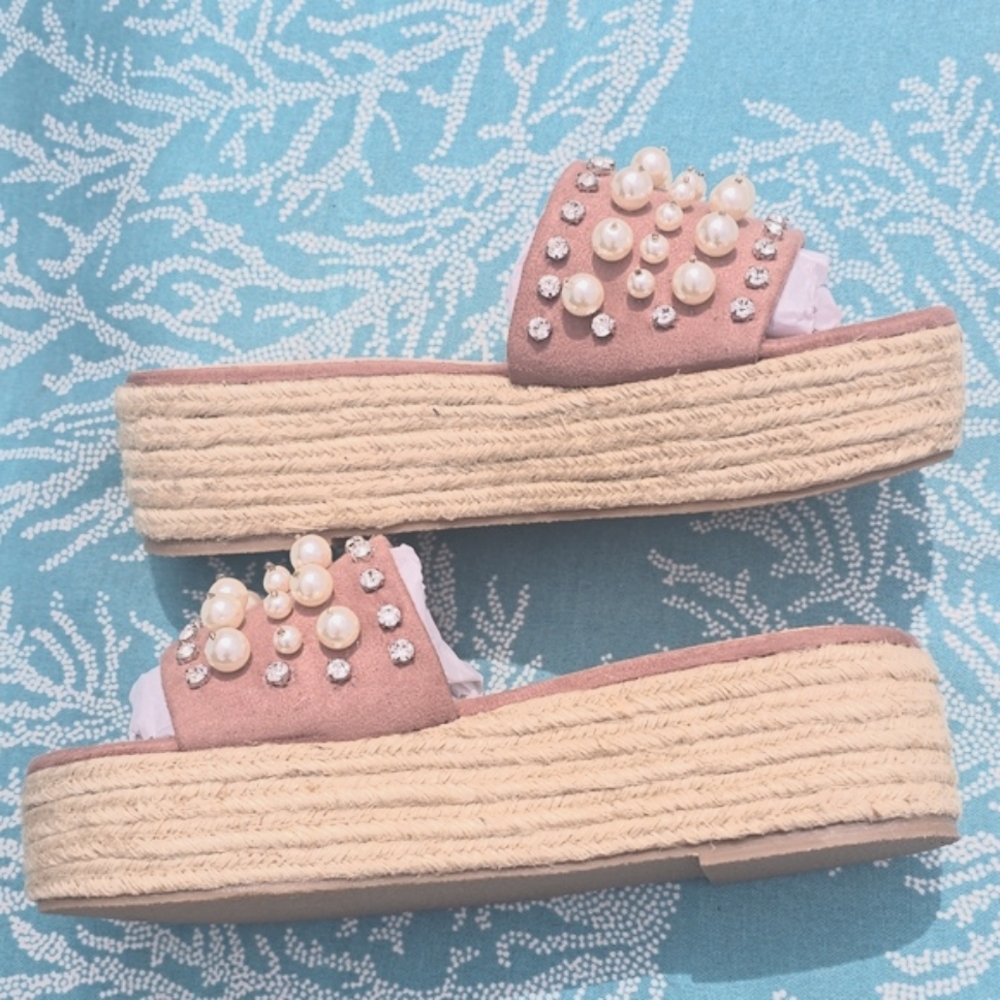 NIB Venus Women's Blush Colored Pearl & Rhinestone Embellished  Sandals
